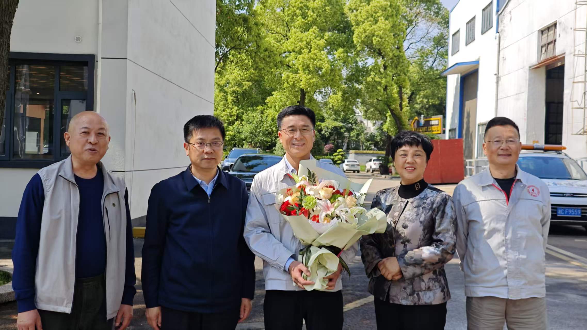 雨湖区区委书记陈小平一行走访yabocom(中国)官方网站
公司